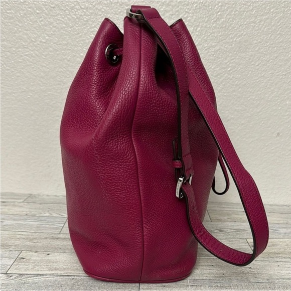 Michael Kors Leather Drawstring Bucket Bag EUC - Picture 3 of 14